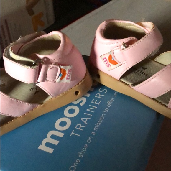 Mooshu Trainers - Picture 2 of 4